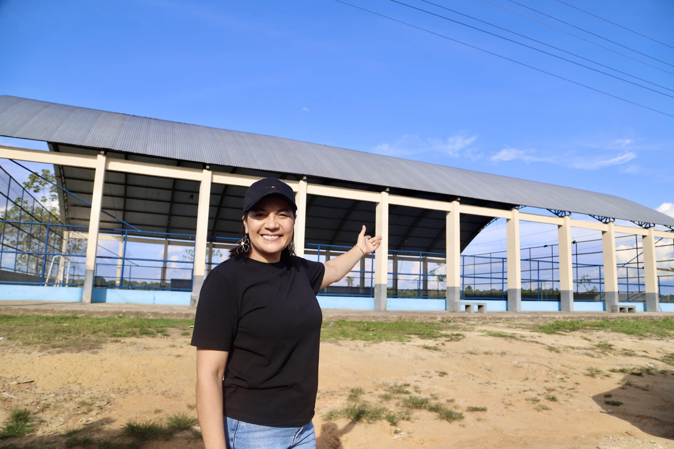 em-cruzeiro-do-sul,-governadora-em-exercicio-mailza-visita-quadra-esportiva-no-ramal-3-e-reforca-importancia-do-incentivo-ao-esporte-no-acre