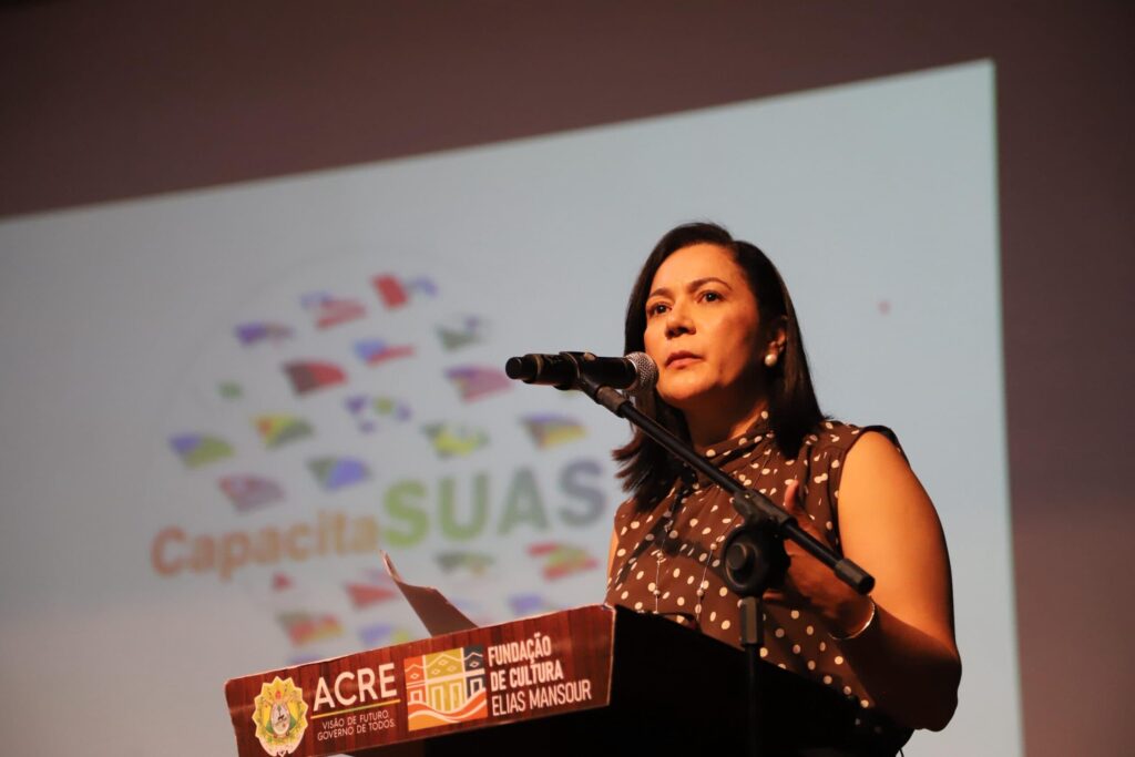 na-abertura-do-capacitasuas,-governadora-em-exercicio-mailza-destaca-importancia-da-assistencia-social-na-garantia-de-direitos-as-familias