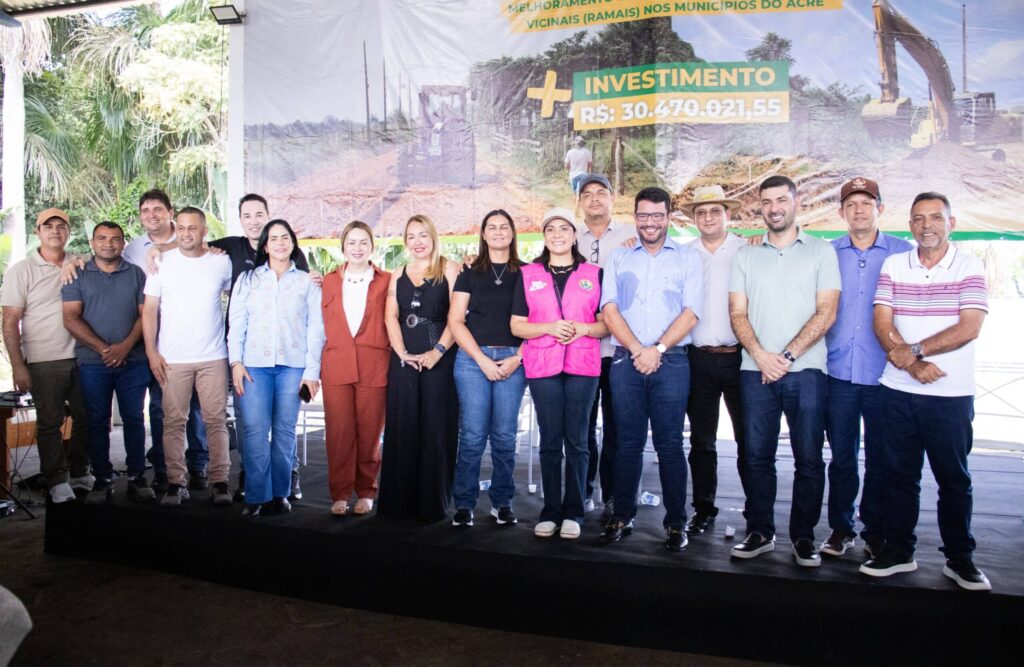 governador-gladson-cameli-assina-ordens-de-servico-que-atendem-a-demandas-de-educacao,-infraestrutura-e-turismo-do-jurua