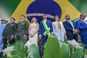 governador-gladson-cameli-exalta-soberania-nacional-em-desfile-civico:-‘sempre-defender-nossa-democracia’