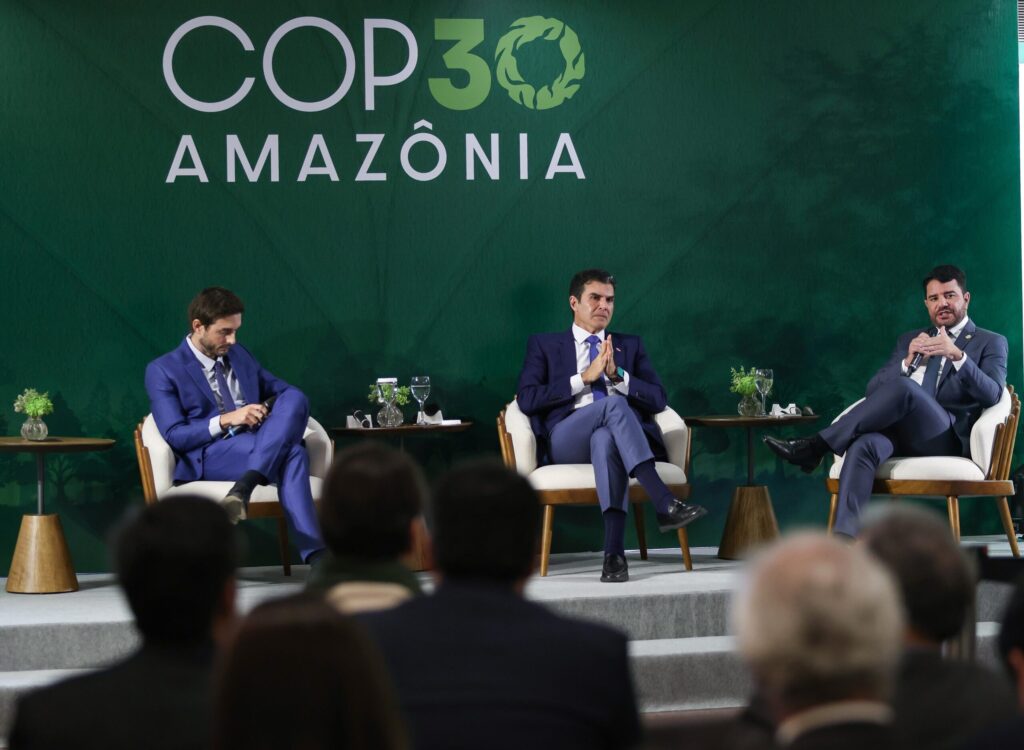 debatendo-sobre-preservacao-de-florestas-e-bioeconomia,-gladson-cameli-participa-de-evento-preparatorio-para-a-cop30-em-brasilia