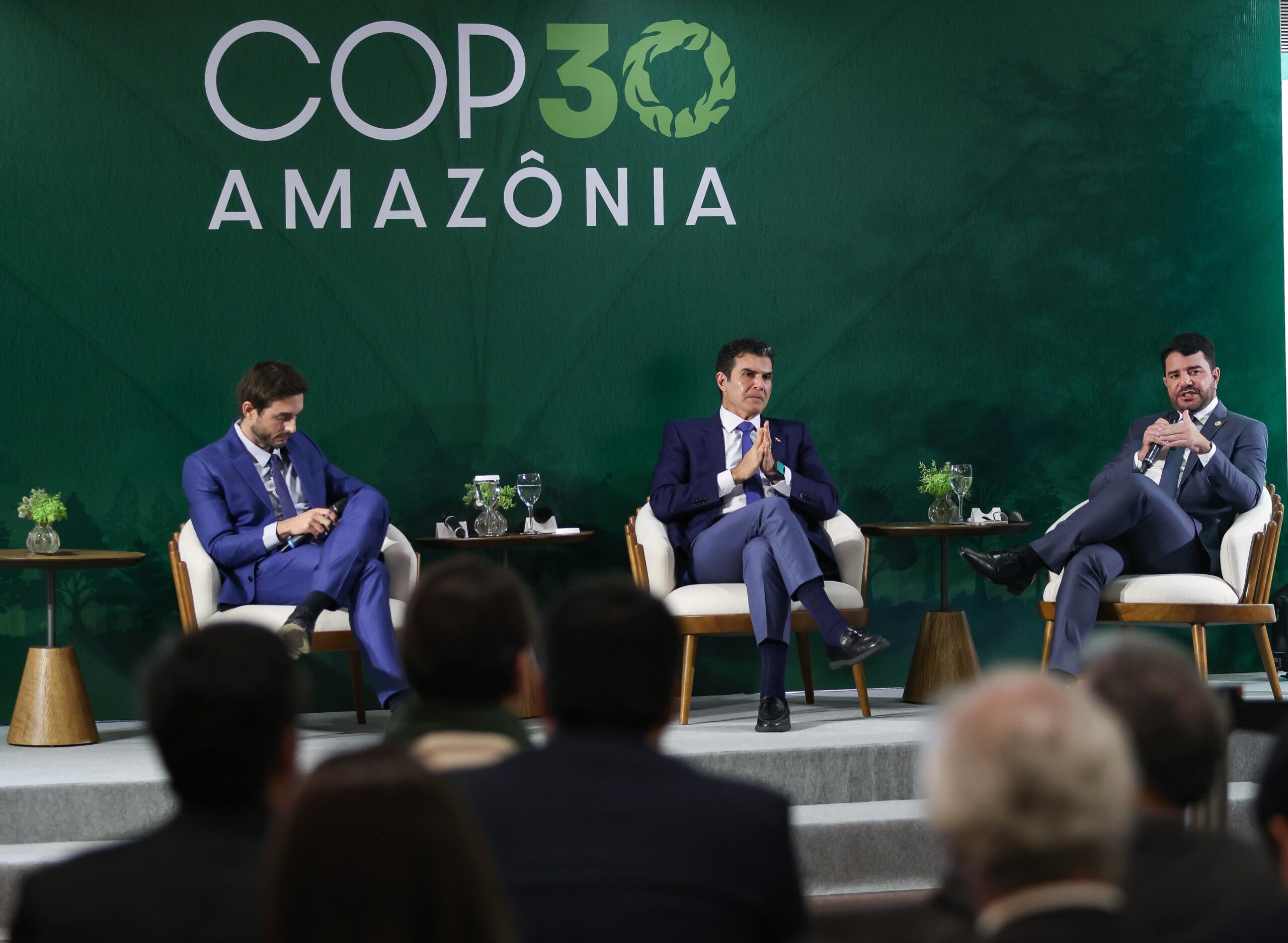 debatendo-sobre-preservacao-de-florestas-e-bioeconomia,-gladson-cameli-participa-de-evento-preparatorio-para-a-cop30-em-brasilia