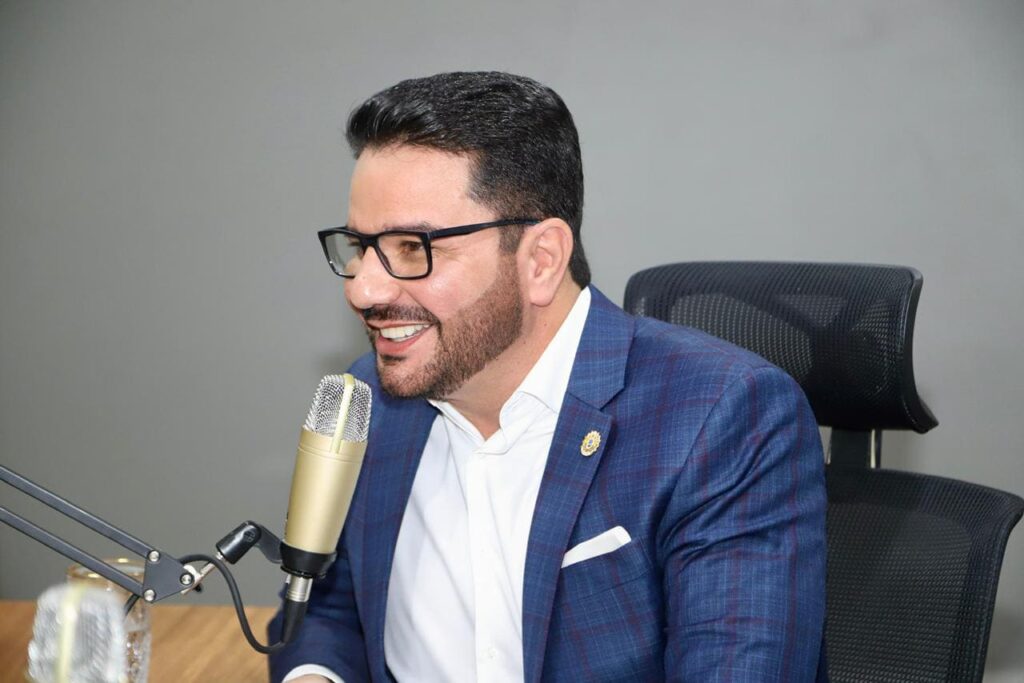 governador-gladson-cameli-visita-a-radio-difusora-acreana-e-destaca-avancos-do-governo durante-entrevista