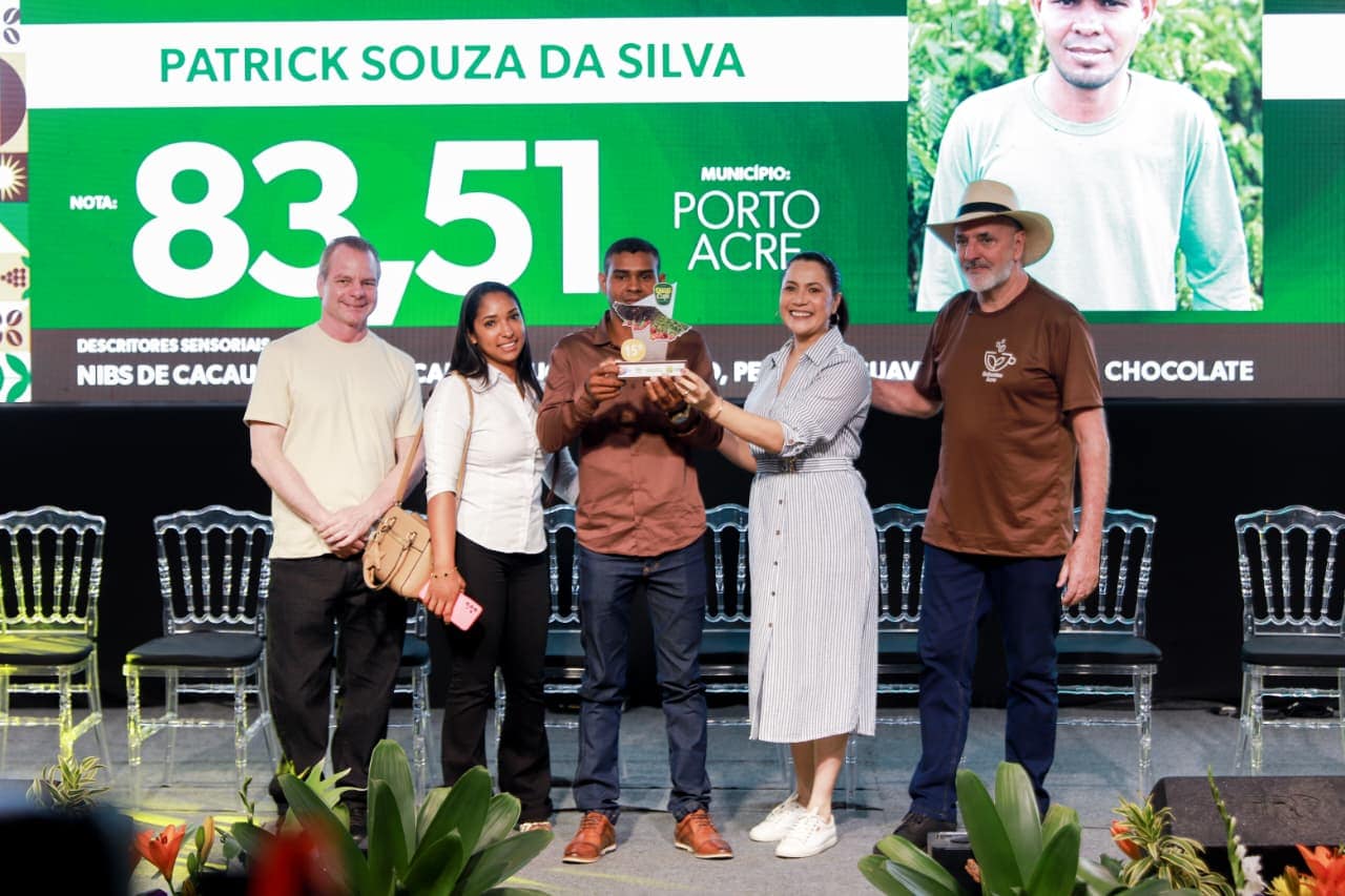 governadora-em-exercicio-mailza-prestigia-final-do-qualicafe-e-anuncia-investimento-de-r$-8-milhoes-para-fortalecer-a-producao-de-cafe-no-acre