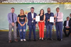 gladson-cameli-e-mailza-assis-firmam-termos-de-fomento-para-fortalecer-acoes-sociais 