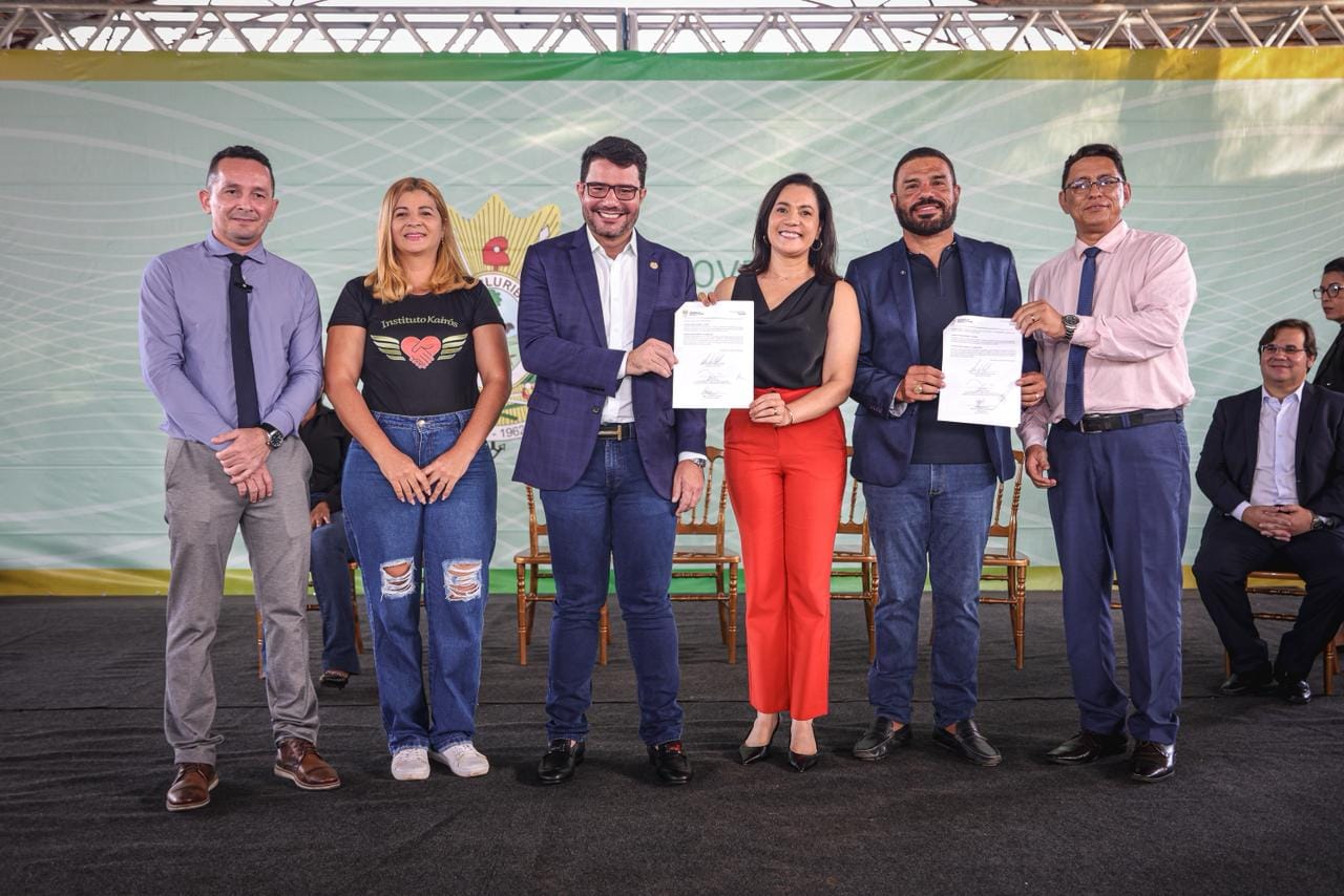 gladson-cameli-e-mailza-assis-firmam-termos-de-fomento-para-fortalecer-acoes-sociais