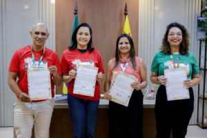 governadora-em-exercicio-mailza-recebe-equipe-dos-correios-e-incentiva-adocao-de-cartinhas-da-campanha-de-natal