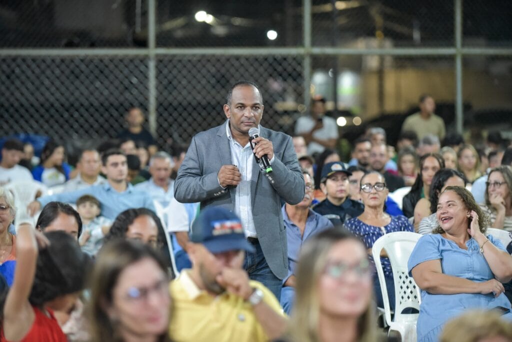 com-presenca-do-governador-gladson-cameli-e-da-vice-mailza,-palestra-sobre-lideranca-e-sucesso-de-publico-em-brasileia