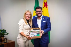 deracre-formaliza-entrega-do-relatorio-anual-de-gestao-ao-governador-gladson-cameli