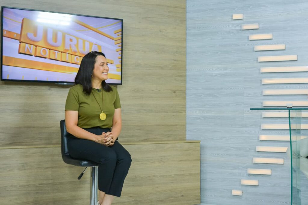 em-cruzeiro-do-sul,-governadora-em-exercicio-mailza-concede-entrevista-a-tv-jurua-e-destaca-os-investimentos-e-a-acoes-do-governo