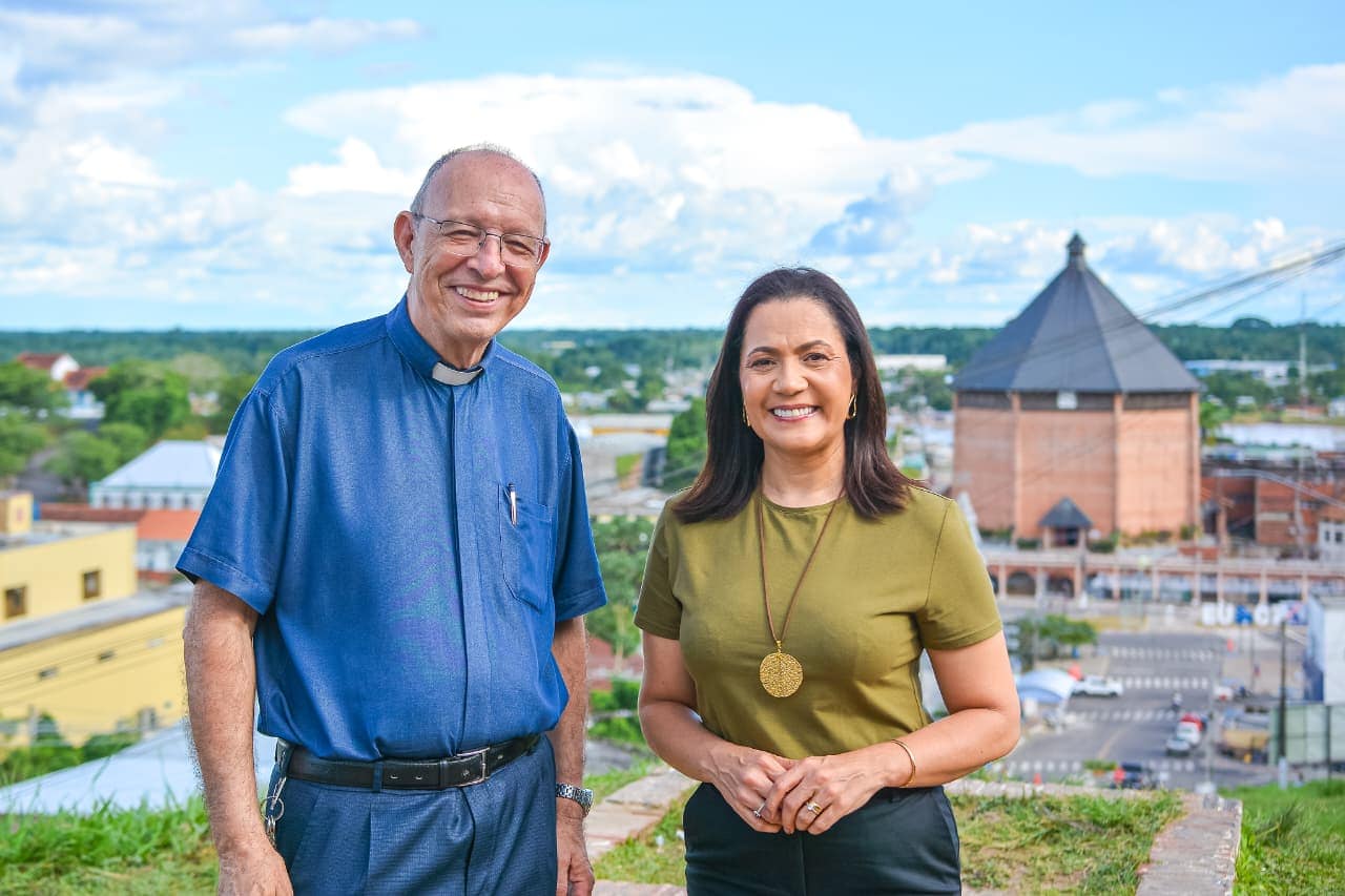 governadora-em-exercicio,-mailza-assis,-reafirma-parcerias-com-a-diocese-de-cruzeiro-do-sul