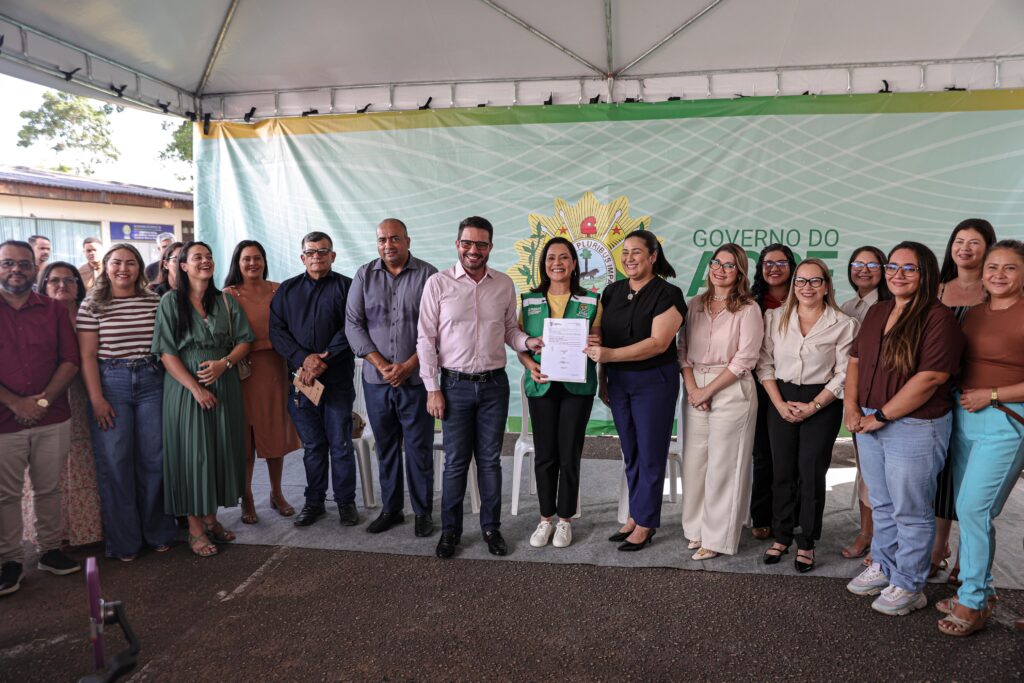 governador-e-vice-entregam-veiculos,-equipamentos-e-cestas-basicas-para-fortalecer-assistencia-social