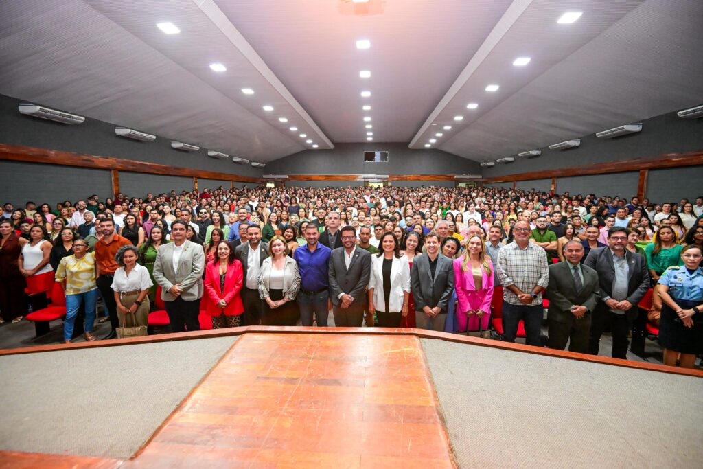 ‘cuidar-das-pessoas-e-a-marca-da-nossa-gestao’,-diz-governador-gladson-cameli-ao-empossar-mais-de-730-profissionais-da-educacao-especial