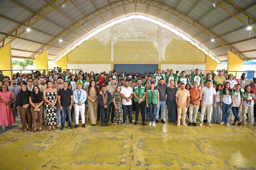 em-ato-com-a-presenca-de-gladson-e-mailza,-estado-amplia-acoes-do-programa-integra-acre-em-jordao-e-facilita-acesso-a-passagens-aereas