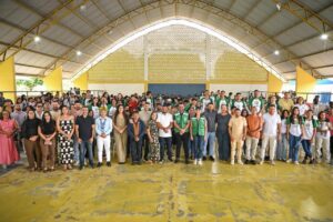 em-ato-com-a-presenca-de-gladson-e-mailza,-estado-amplia-acoes-do-programa-integra-acre-em-jordao-e-facilita-acesso-a-passagens-aereas