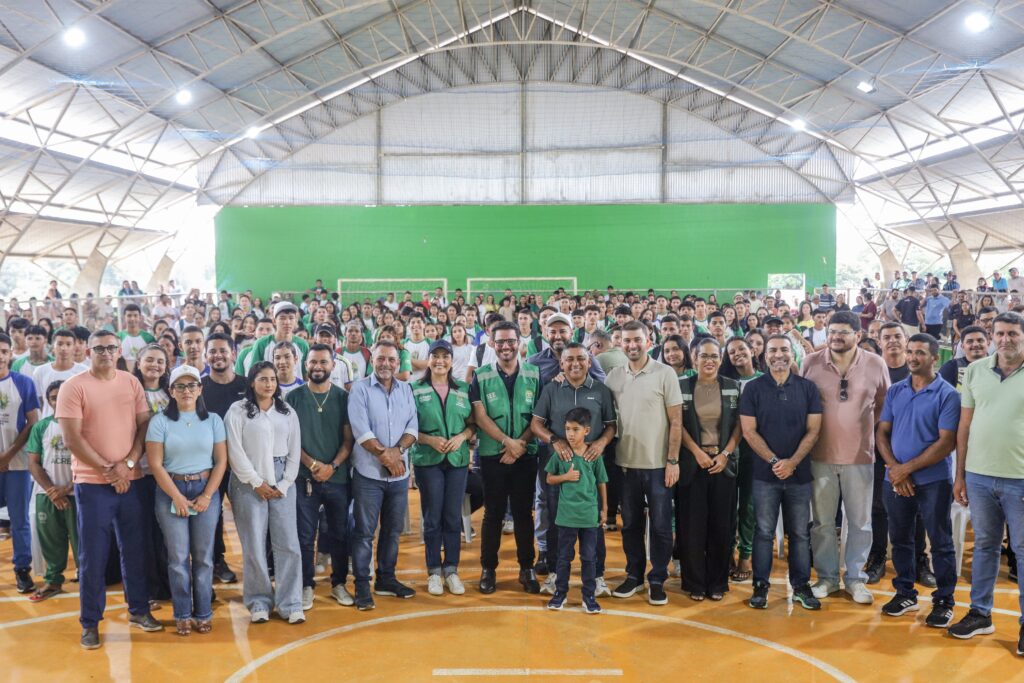 em-porto-walter,-governador-e-vice-anunciam-reforma-de-escolas,-entregam-kits-escolares-e-firmam-adesao-do-municipio-ao-programa-integra-acre