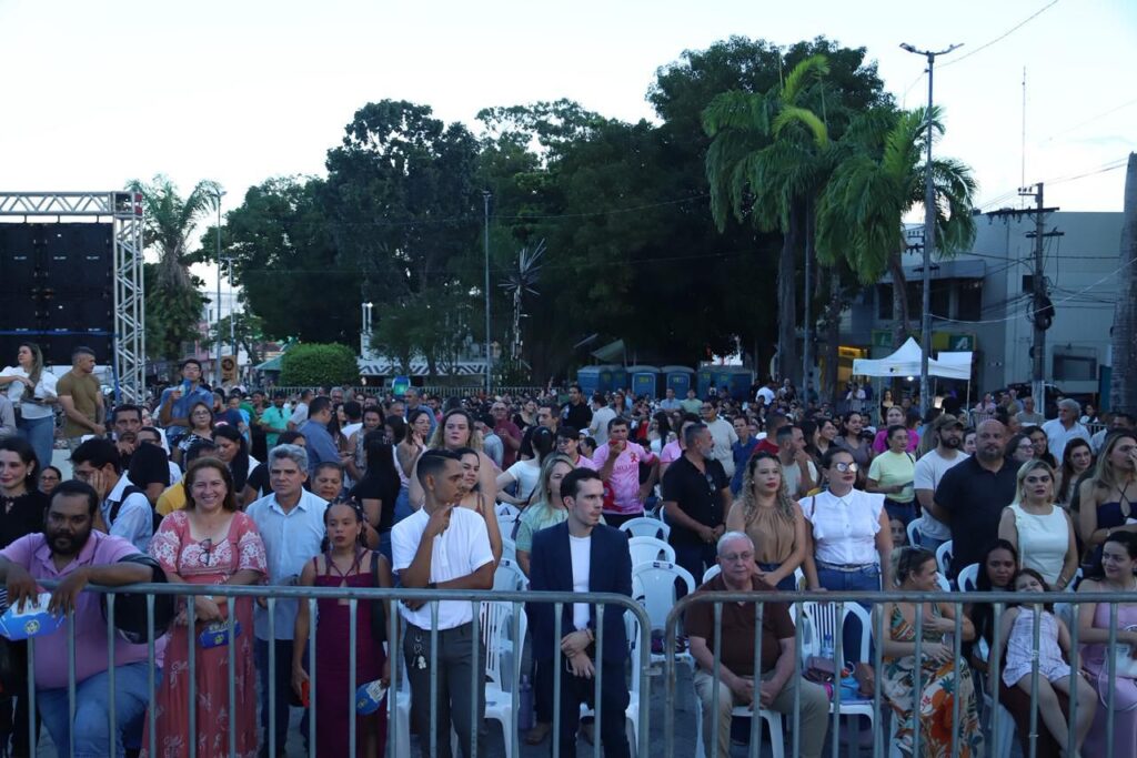 populacao-acompanha-cerimonia-de-transmissao-de-cargo-entre-gladson-cameli-e-mailza-assis