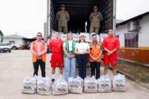 governadora-mailza-acompanha-chegada-de-cestas-basicas-para-familias-atingidas-pela-cheia-e-anuncia-reforma-do-batalhao-do-corpo-de-bombeiros-em-tarauaca