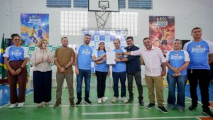 governadora-mailza-entrega-kits-escolares,-formaliza-convenio-e-garante-revitalizacao-de-escolas-mistas-da-zona-rural-de-cruzeiro-do-sul 