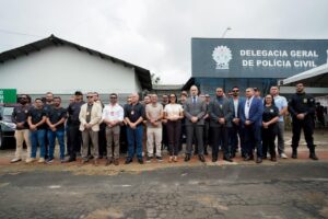 governadora-mailza-entrega-viaturas-e-equipamentos-a-policia-civil-de-cruzeiro-do-sul-e-reafirma-compromisso-com-a-seguranca-no-interior
