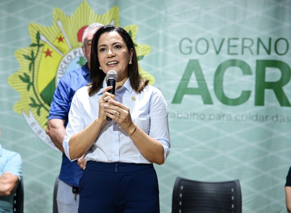no-alto-acre,-governadora-mailza-cumpre-agenda-com-entregas-nas-areas-de-saude,-educacao,-meio-ambiente-e-regularizacao-fundiaria