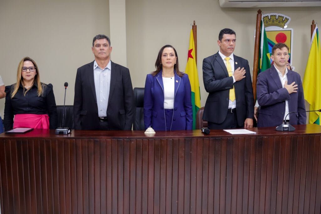 governadora-mailza-assis-prestigia-reinauguracao-da-camara-de-capixaba-e-recebe-mocao-de-aplauso