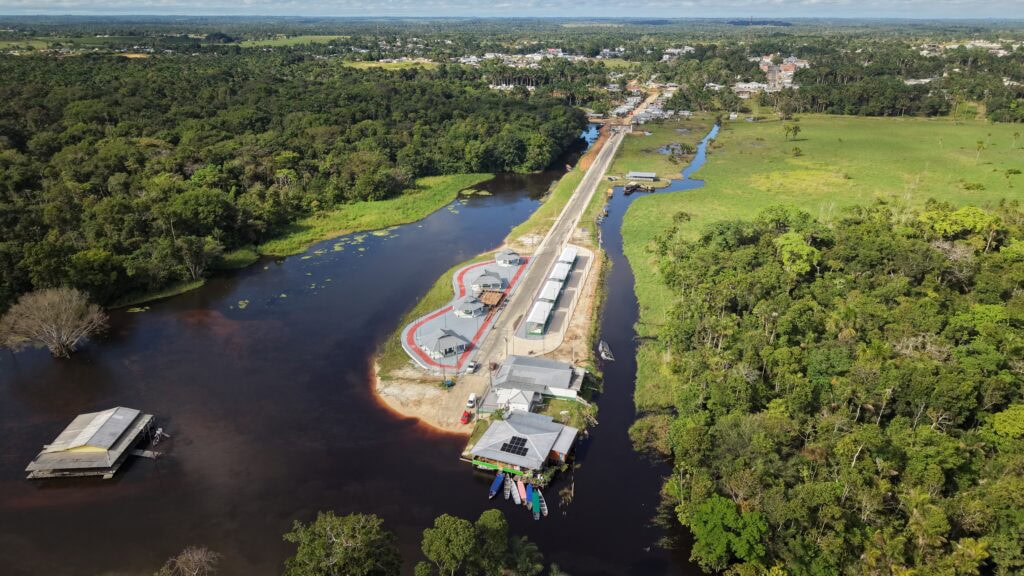 governadora-mailza-entrega-obra-de-urbanizacao-da-alameda-das-aguas,-em-mancio-lima,-nesta-sexta-feira