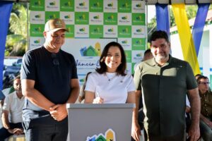 governadora-mailza-assis-fortalece-educacao-em-mancio-lima-com-investimentos-em-kits-escolares,-fardamentos-e-revitalizacoes-de-escolas