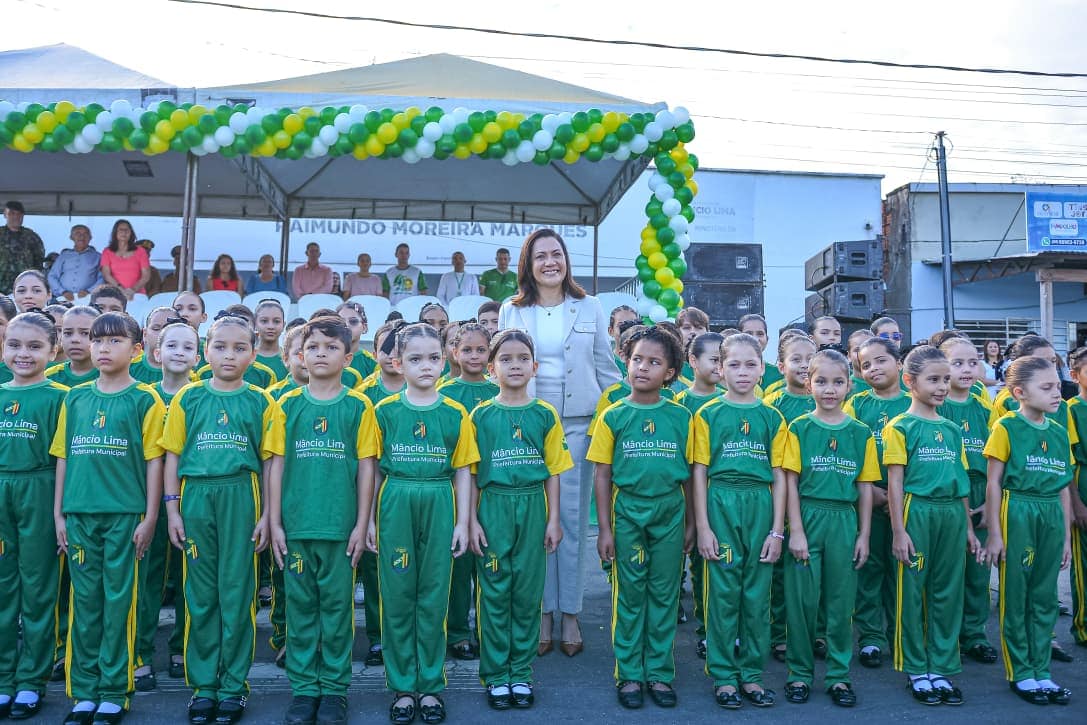 governadora-mailza-assis-participa-de-desfile-civico-em-celebracao-aos-49-anos-de-emancipacao-politica-de-mancio-lima