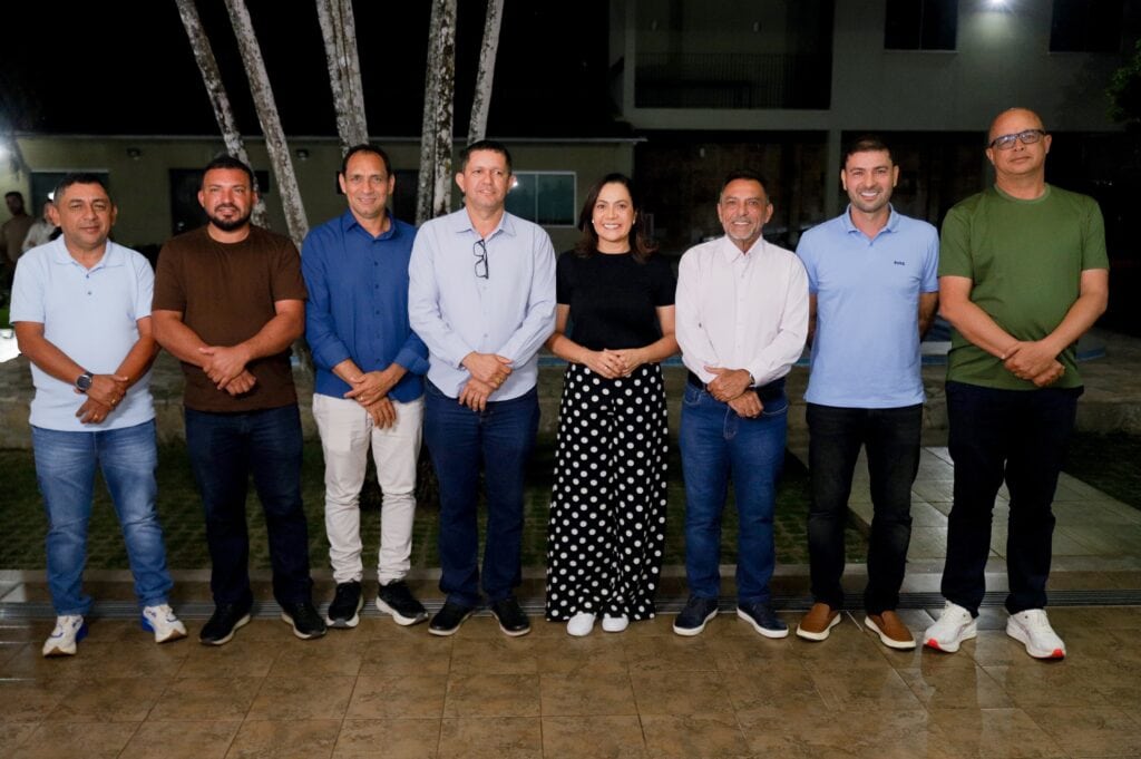 governadora-mailza-reforca-acoes-de-infraestrutura-e-integracao-com-prefeitos-e-liderancas-acreanas
