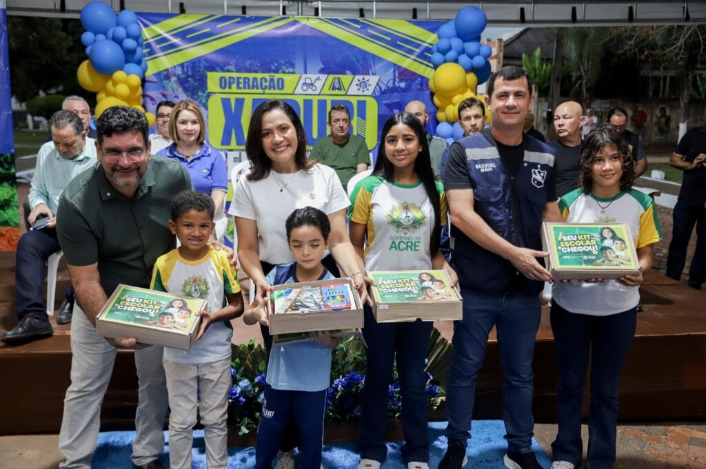 ‘incentivo-para-que-continuem-estudando’,-diz-governadora-mailza-ao-autorizar-revitalizacao-de-escolas-e-entregar-4,4-mil-kits-escolares-em-xapuri