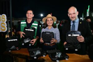 na-expoacre-jurua,-governadora-mailza-entrega-pacote-de-investimentos-para-a-seguranca-publica-da-regiao