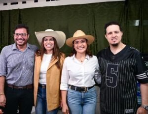 governadora-mailza-visita-estandes-e-prestigia-show-gospel-na-segunda-noite-da-expoacre-jurua