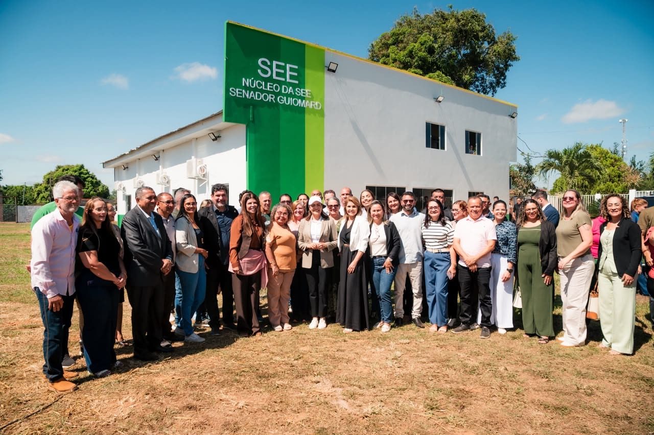 governadora-mailza-entrega-novo-nucleo-de-educacao-e-mais-de-4-mil-kits-escolares-em-senador-guiomard